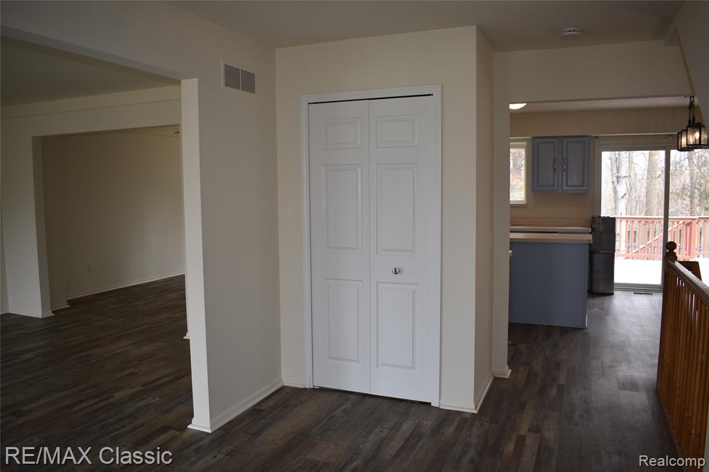 201 Columbia Drive, South Lyon, MI 48178 — Photo 9