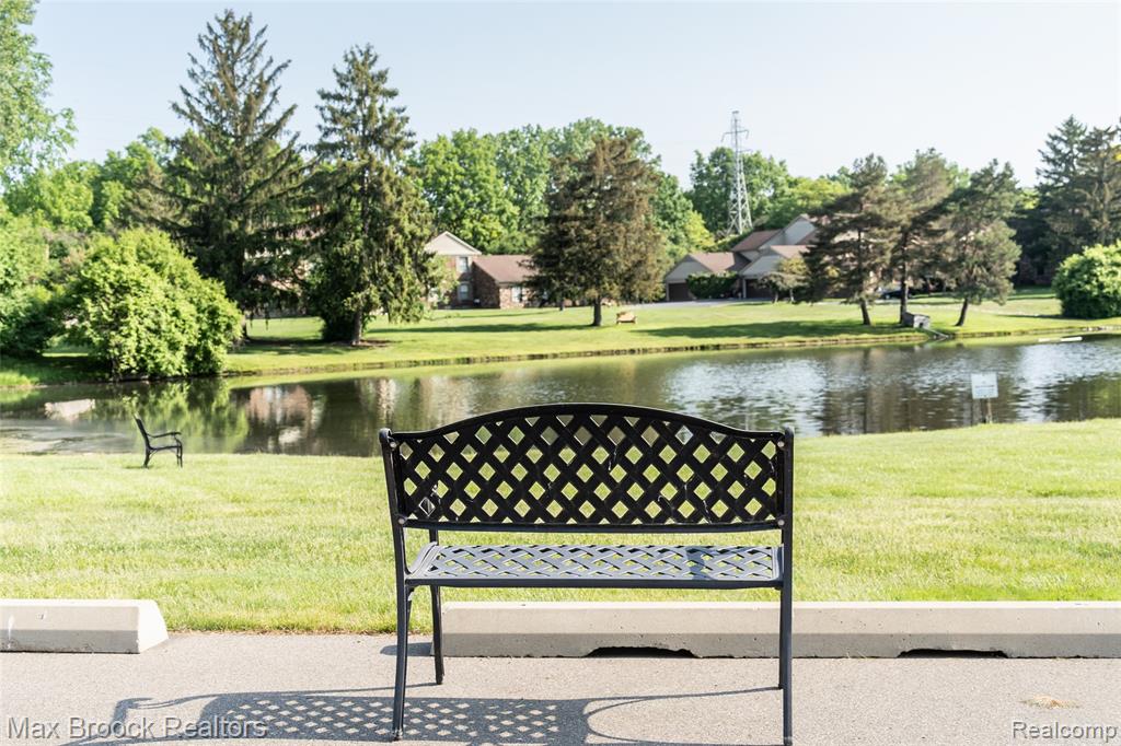 4013 Foxpointe Drive, West Bloomfield, MI 48323 — Photo 30