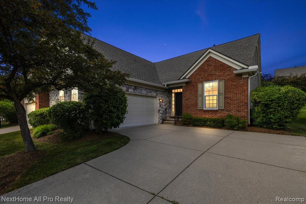 838 Knolls Landing Drive, 6, Milford, MI 48381 — Photo 2