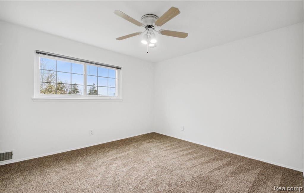 641 E Fox Hills Drive, Bloomfield Hills, MI 48304 — Photo 16