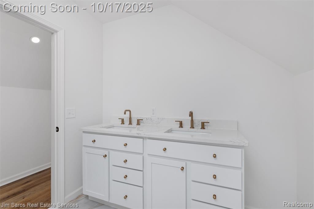 807 Barrington, Grosse Pointe Park, MI 48230 — Photo 17