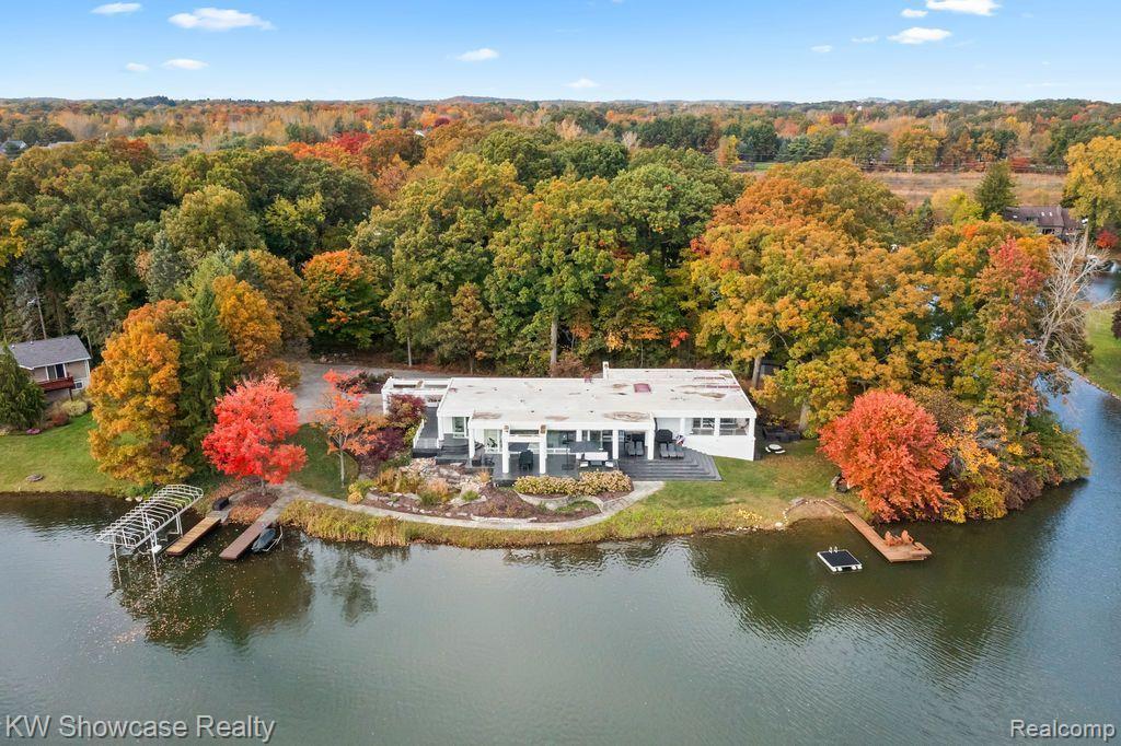 5028 OAKWOOD COURT, Commerce Twp, MI 48382 — front exterior