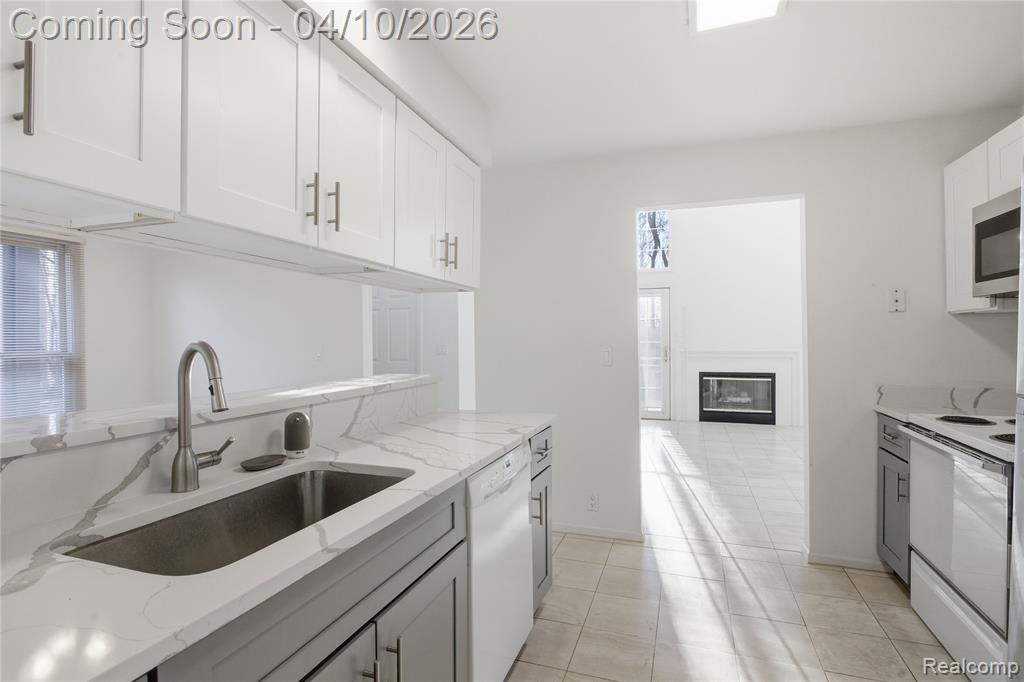 5351 Royal Vale Lane, Dearborn, MI 48126 — Photo 17
