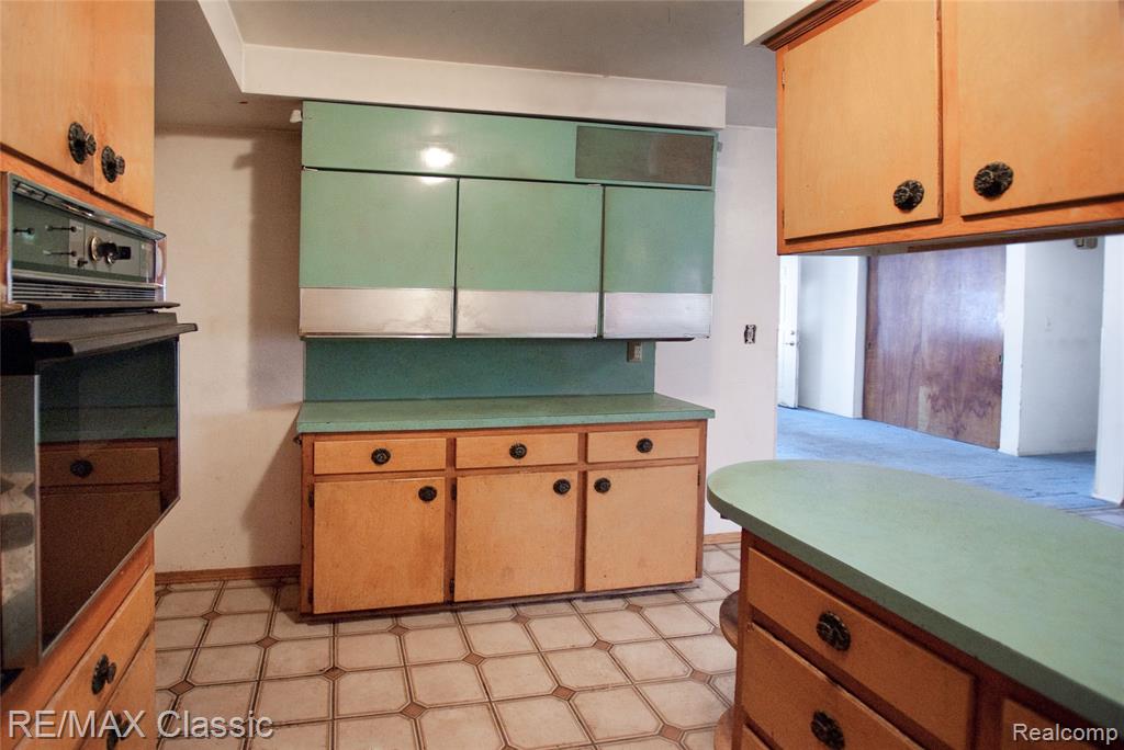 627 Sherbrooke Street, Commerce Twp, MI 48382 — Photo 10