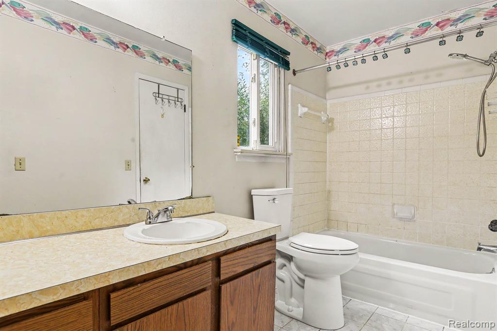 5540 New Meadow Drive, Ypsilanti, MI 48197 — Photo 16