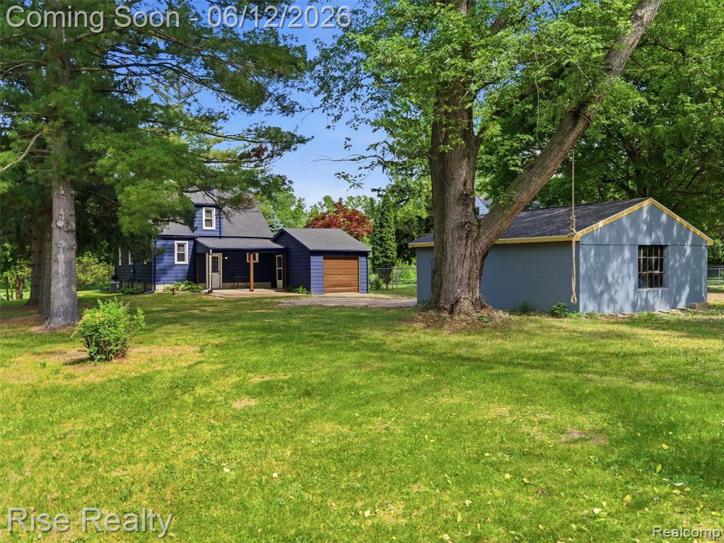 2449 N Genesee Road, Burton, MI 48509 — Photo 33