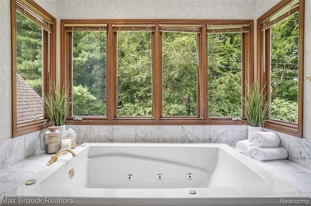 60 Kingsley Manor Drive, Bloomfield Hills, MI 48304 — Photo 42