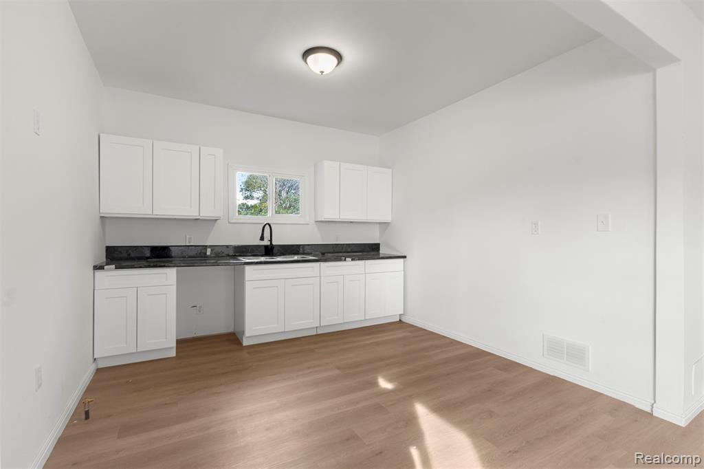 5035 Buckingham Avenue, Detroit, MI 48224 — Photo 11