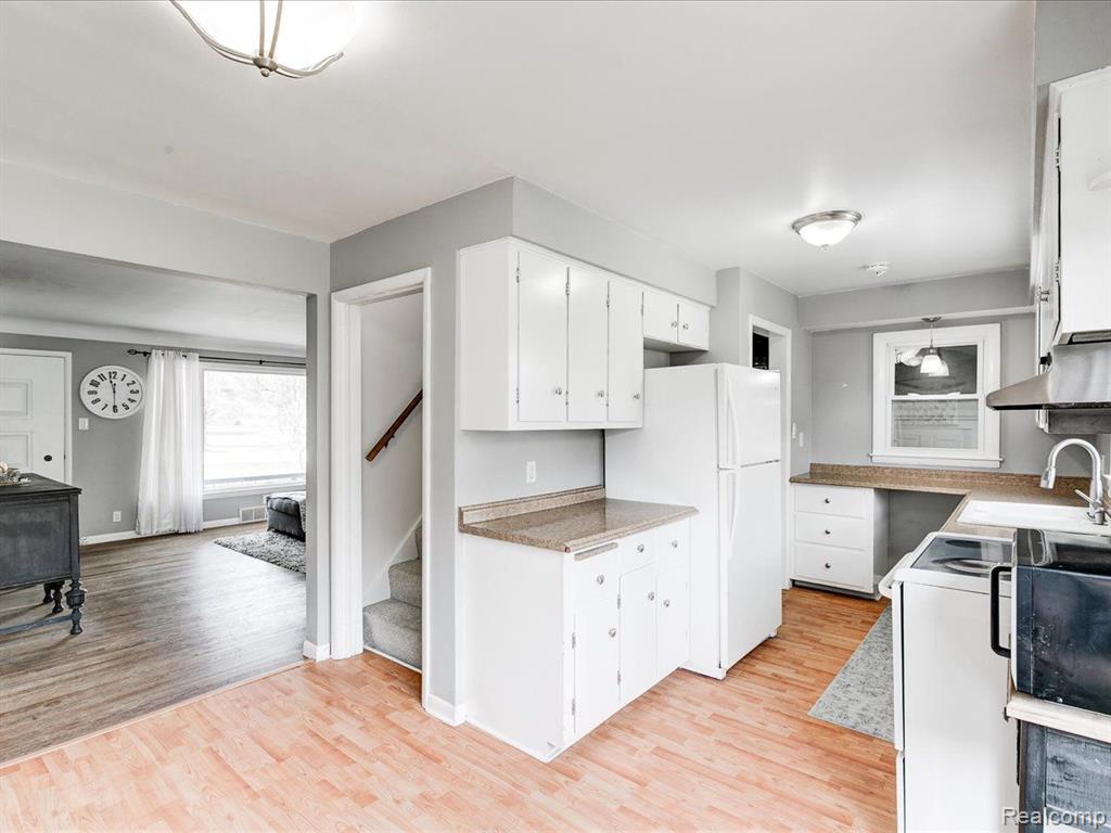 4316 PINE GROVE Avenue, Fort Gratiot, MI 48059 — Photo 11