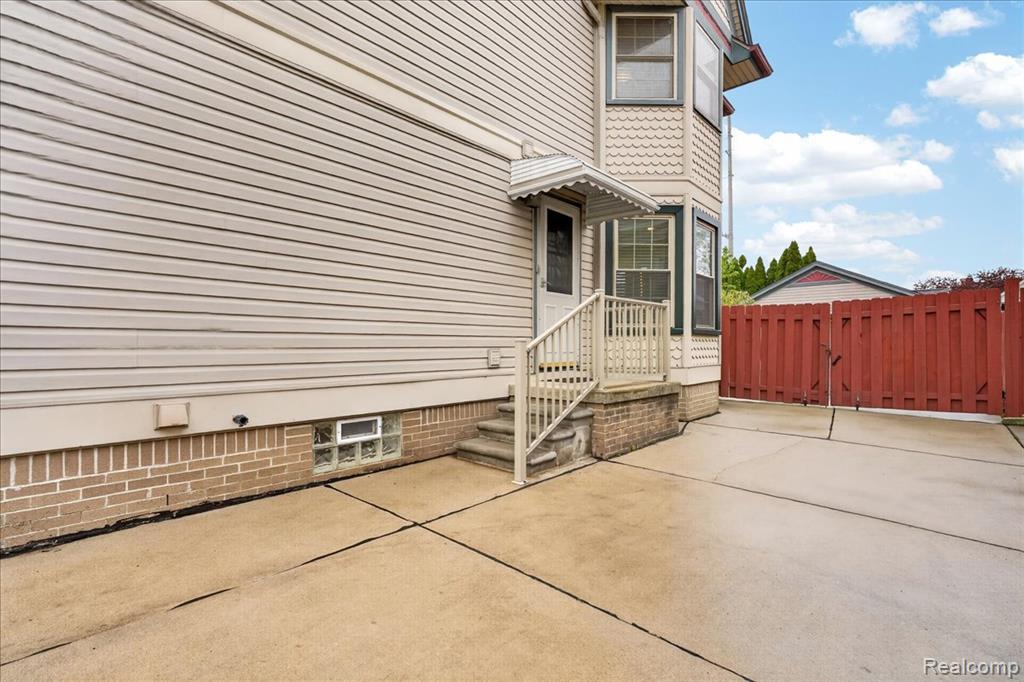 538 Pine Street, Wyandotte, MI 48192 — Photo 40
