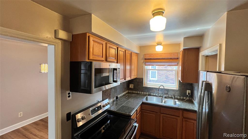 10185 Beaconsfield Street, Detroit, MI 48224 — Photo 9