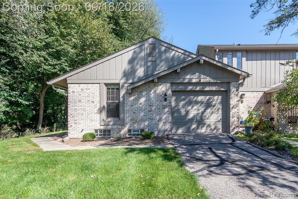 1821 Van Hill Court, Rochester Hills, MI 48309