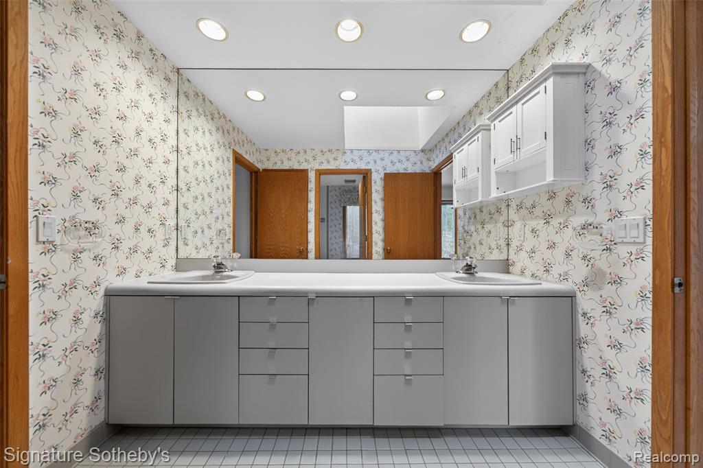 2131 Birchwood Way, Bloomfield Hills, MI 48302 — Photo 39