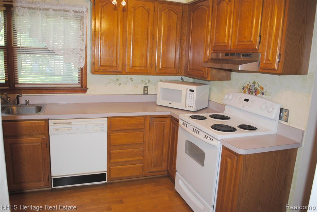 15507 Park Lane, Plymouth, MI 48170 — Photo 11