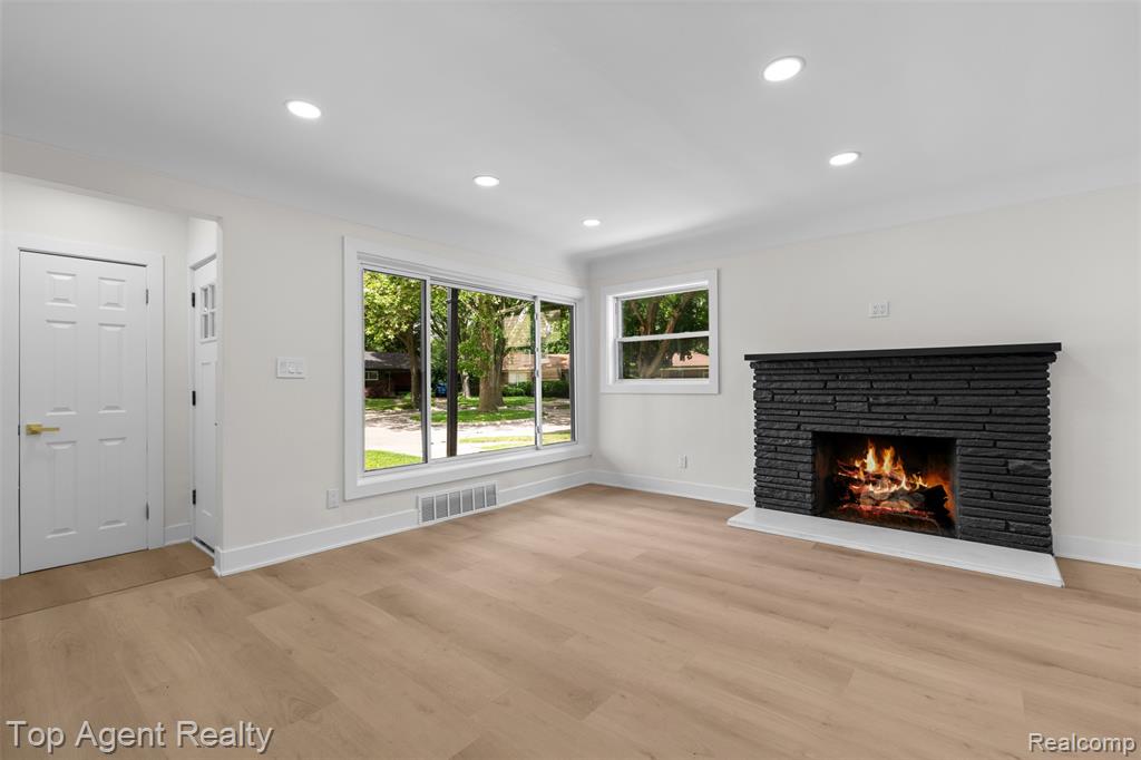 24300 Seneca Street, Oak Park, MI 48237 — Photo 11