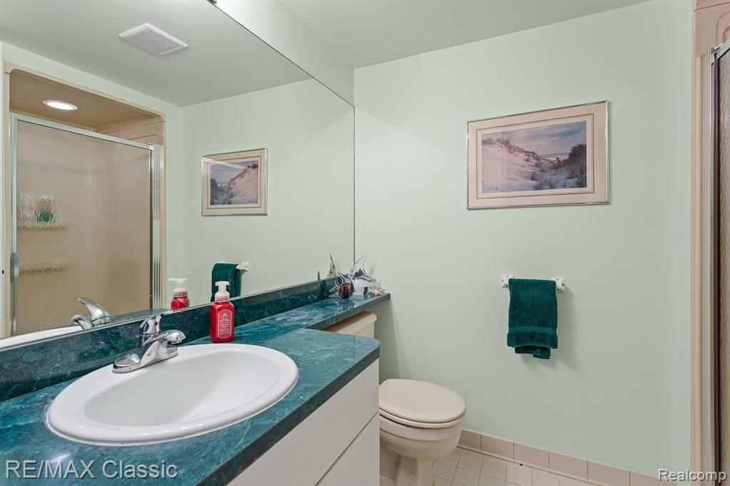 38360 Chessington, Farmington Hills, MI 48331 — Photo 28