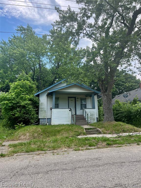 802 E Russell Avenue, Flint, MI 48505 — front exterior