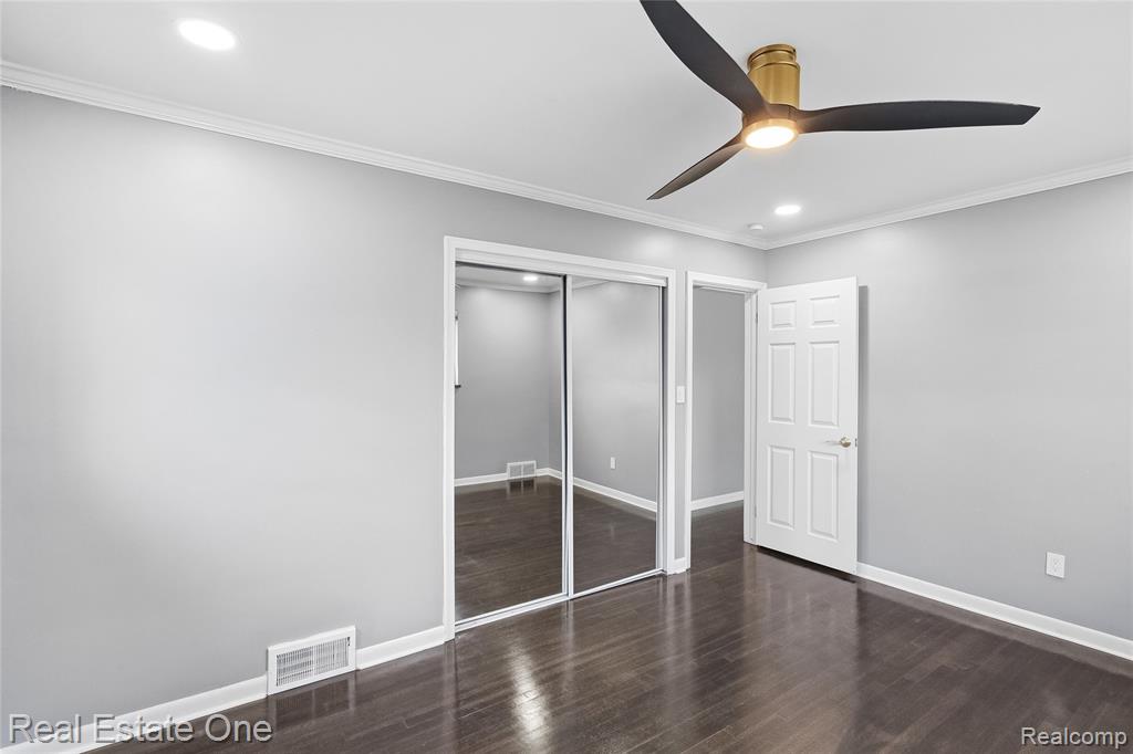 8528 Norborne Avenue, Dearborn Heights, MI 48127 — Photo 10
