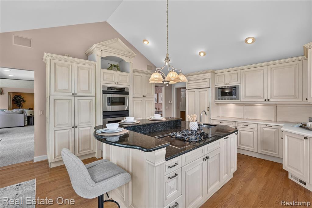 5161 Ledgewood Drive, Commerce Twp, MI 48382 — Photo 20