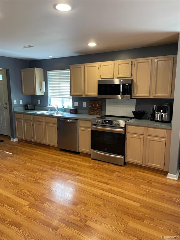 6508 Cloverton Drive, Waterford, MI 48329 — Photo 13