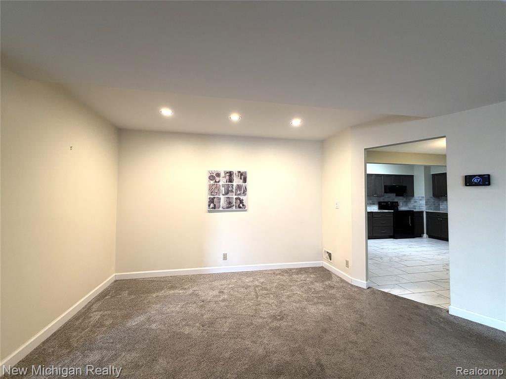 43000 12 Oaks Crescent Drive, 2033, Novi, MI 48377 — Photo 23