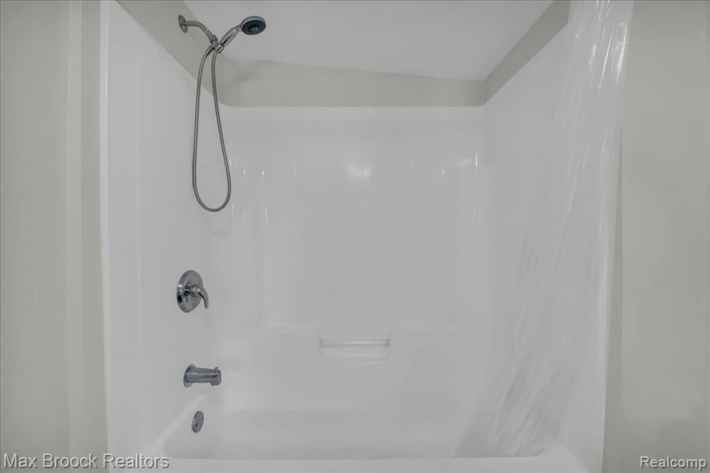 3087 Brock Street, Keego Harbor, MI 48320 — Photo 13