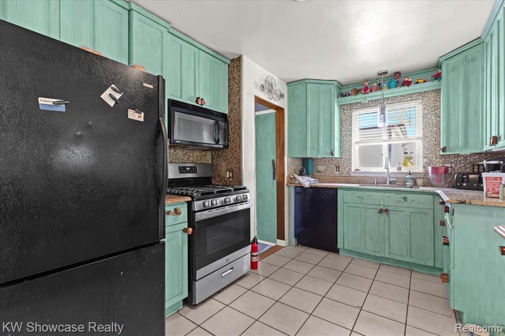 3994 Beechgrove Drive, Waterford, MI 48328 — Photo 8