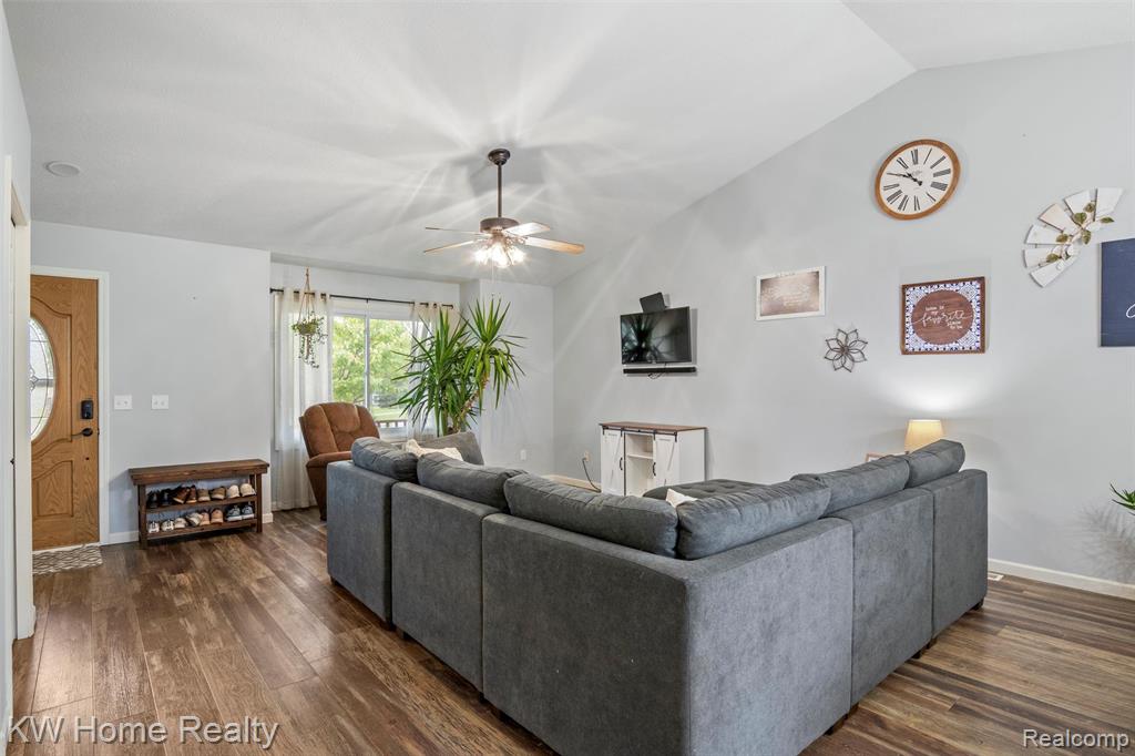 500 Clearwater Drive, Perry, MI 48872 — Photo 9