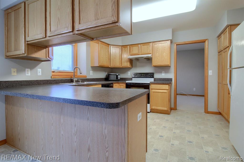 508 HEARTWOOD Lane, Saline, MI 48176 — Photo 11