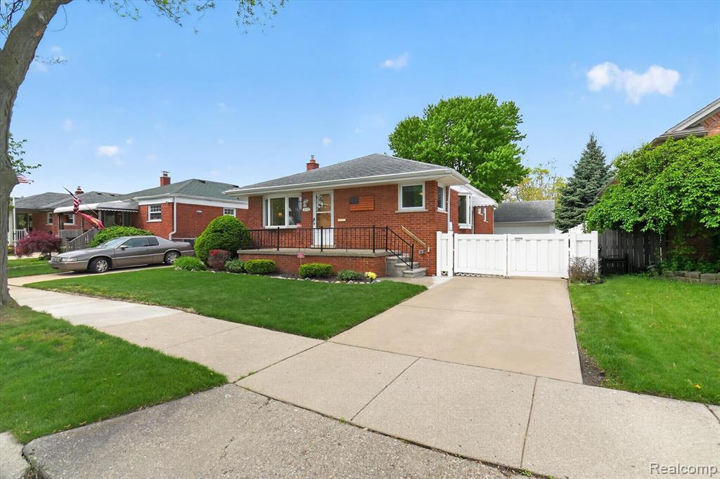 848 7th Street, Wyandotte, MI 48192 — Photo 2