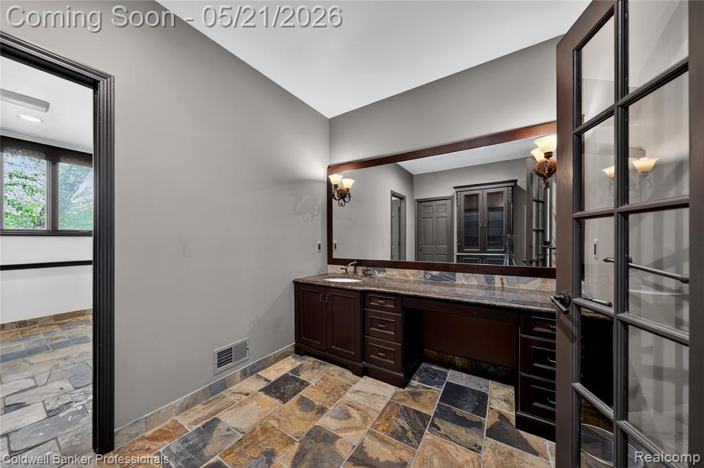 2076 Shore Hill Court, West Bloomfield, MI 48323 — Photo 22