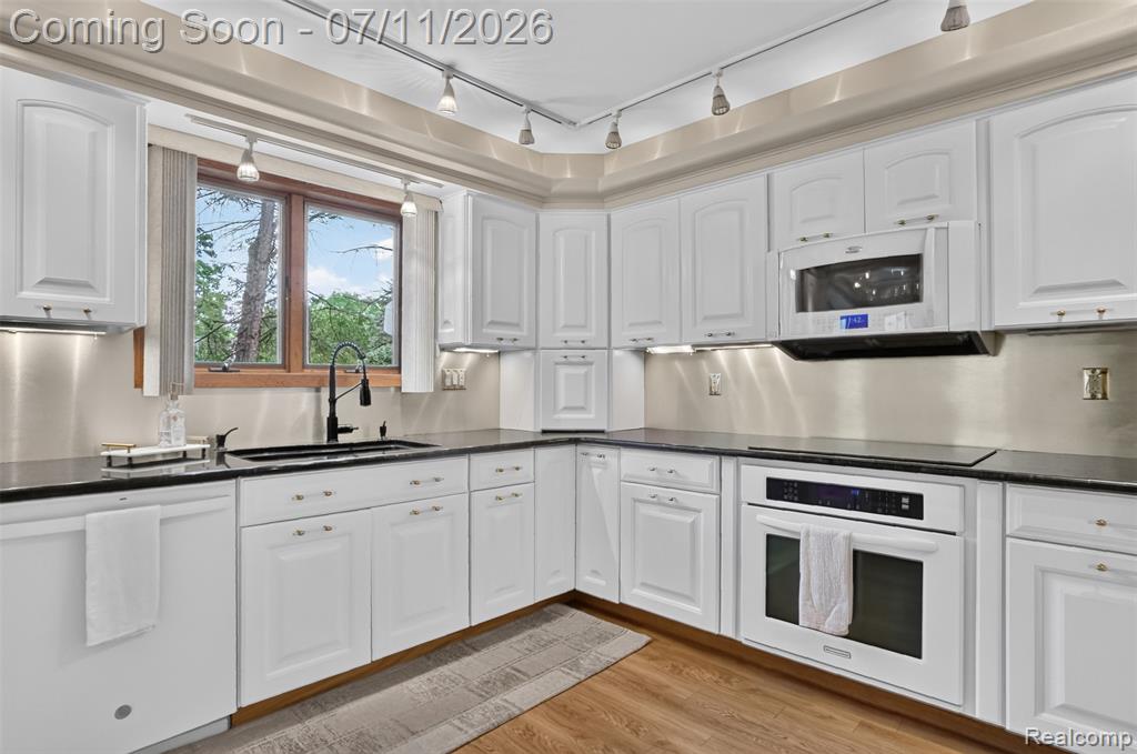 7772 Athlone Drive, Brighton, MI 48116 — Photo 10