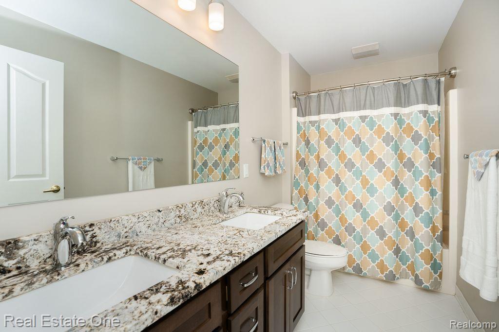 961 HOLLOW CORNERS, Rochester, MI 48307 — Photo 36