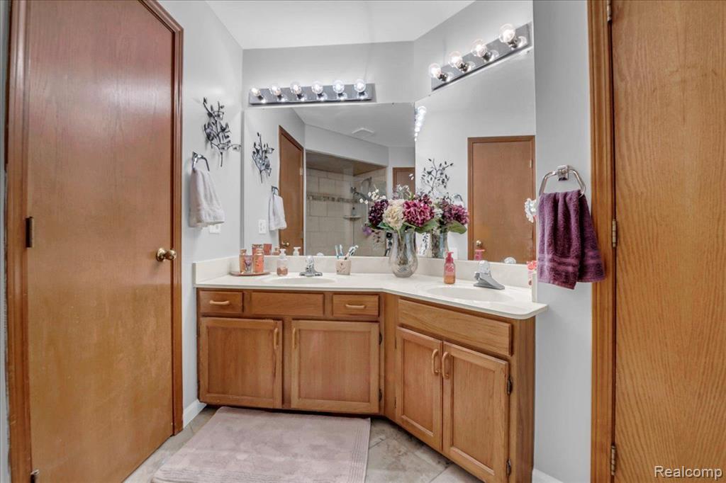 706 DONNALEE Drive, Monroe, MI 48162 — Photo 15