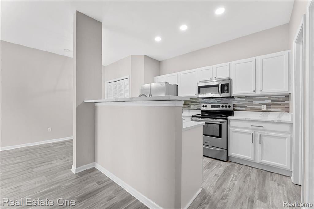 26783 Kirkway Circle, Woodhaven, MI 48183 — Photo 8