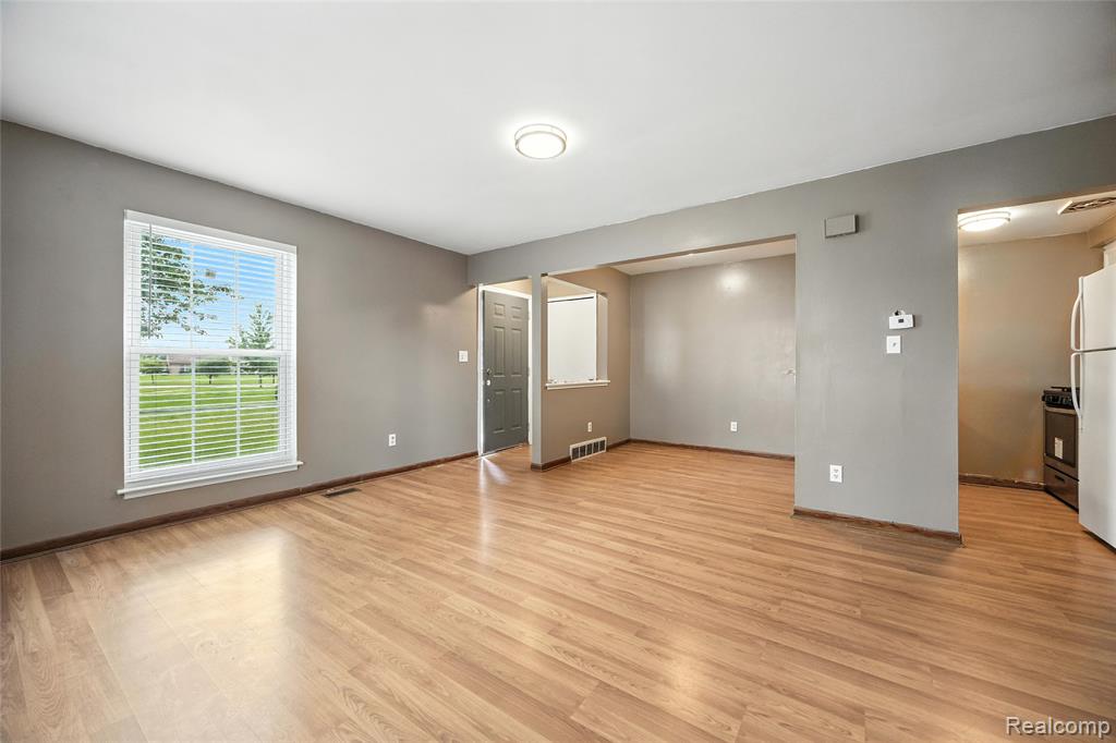 8924 Shawn Drive, Sterling Heights, MI 48312 — Photo 7