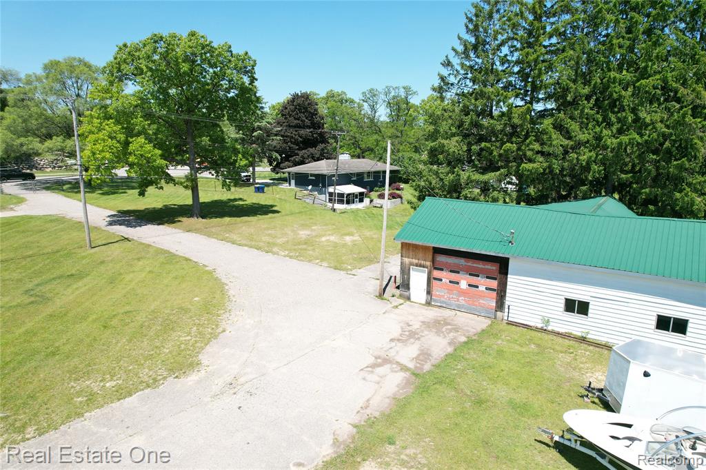 1325 S Hospital Road, Waterford, MI 48327 — Photo 48