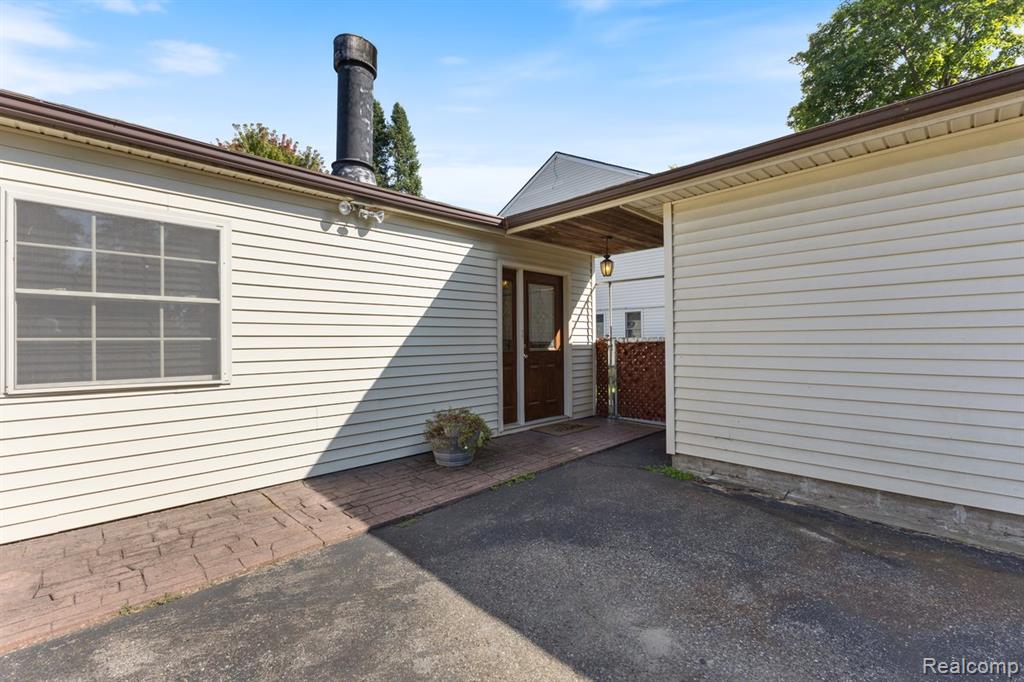 8437 WOODLAND SHORE Drive, Brighton, MI 48114 — Photo 9