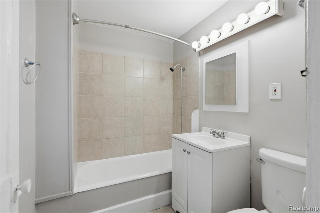 735 E Maxlow Avenue, Hazel Park, MI 48030 — Photo 15