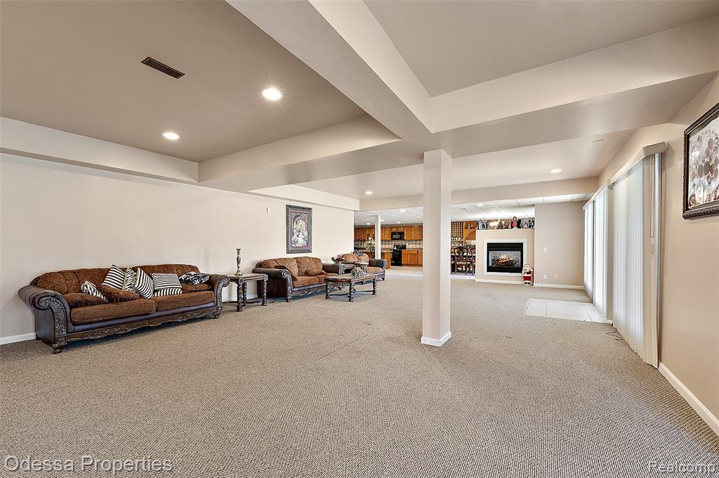 12984 Azure Drive, Utica, MI 48315 — Photo 59