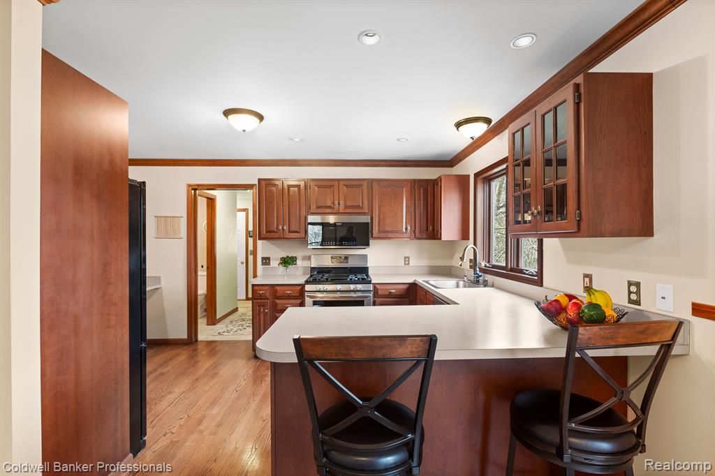 6253 7 MILE Road, South Lyon, MI 48178 — Photo 15