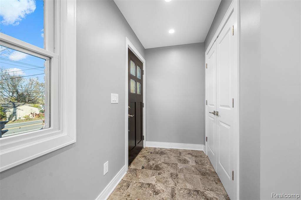 7175 Richardson Road, West Bloomfield, MI 48323 — Photo 23