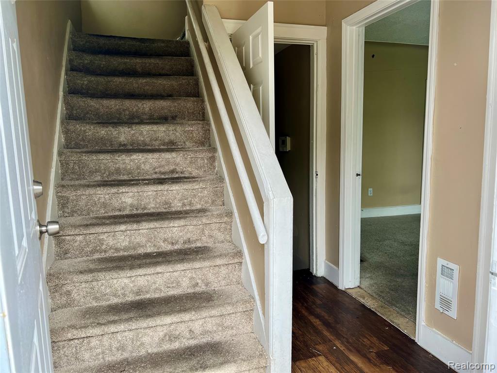 8887 Sorrento Street, Detroit, MI 48228 — Photo 9