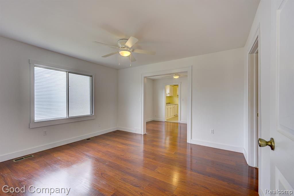 720 E Granet Avenue, Hazel Park, MI 48030 — Photo 8