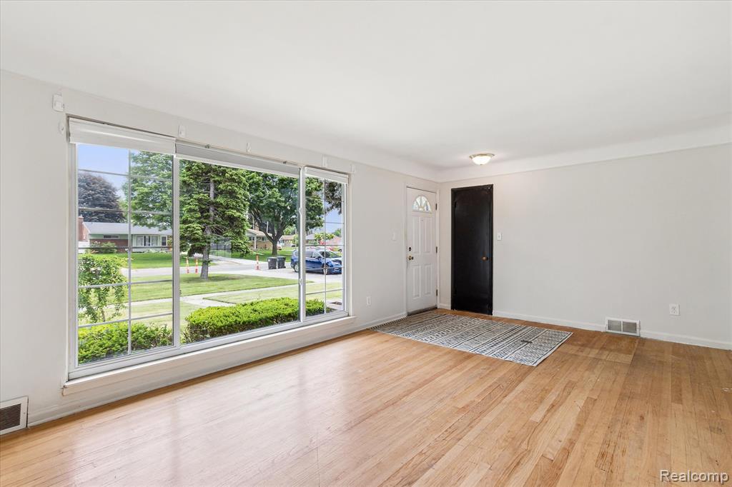 8242 MONROE Boulevard, Taylor, MI 48180 — Photo 4
