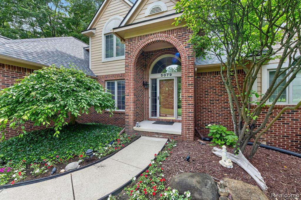 5079 Pinewood Drive, Brighton, MI 48116 — Photo 4