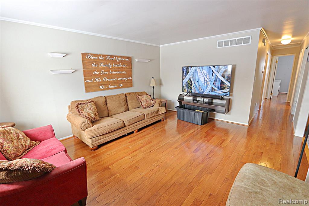 412 Cambridge Avenue, South Lyon, MI 48178 — Photo 24