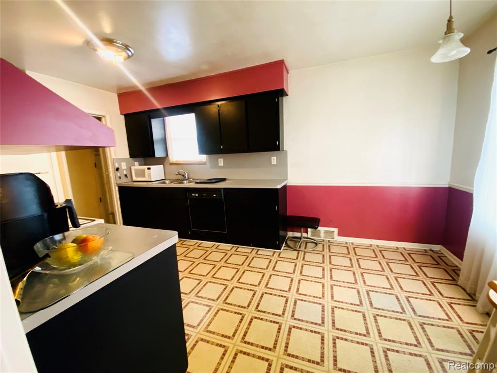 17334 Sprenger Avenue, Eastpointe, MI 48021 — Photo 10