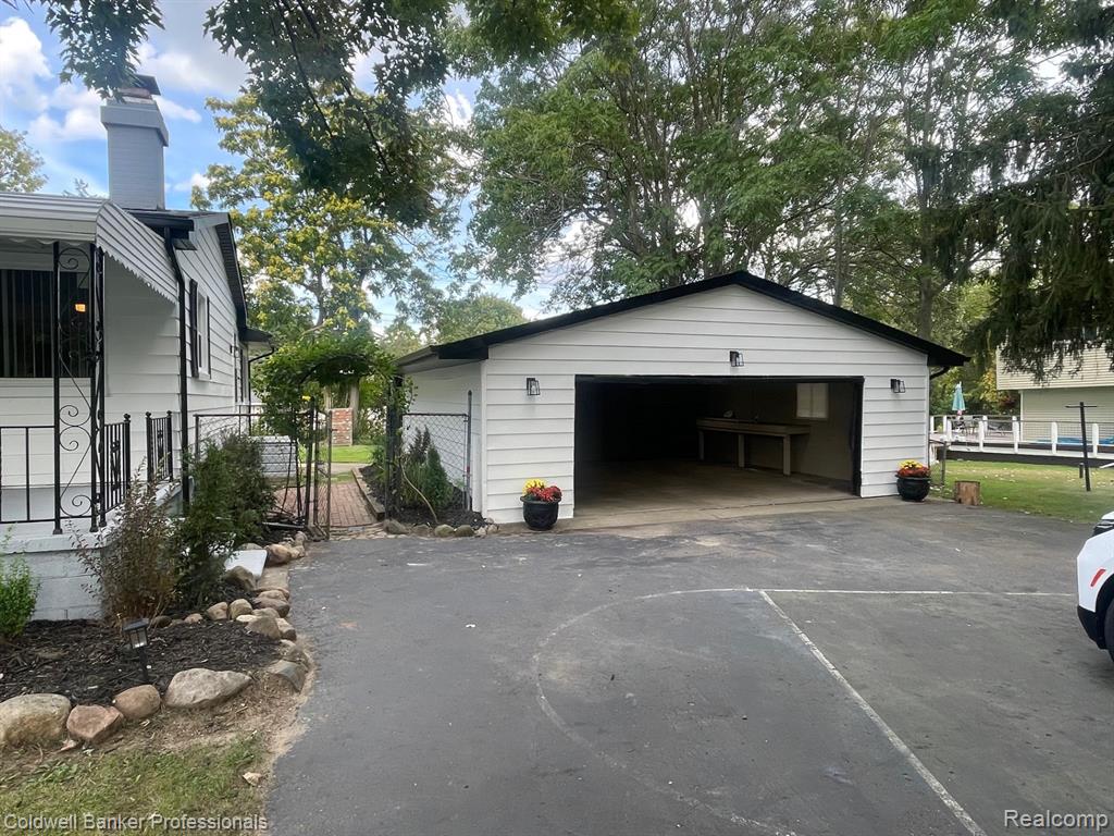 2761 Gorlad Street, Orion, MI — Photo 3