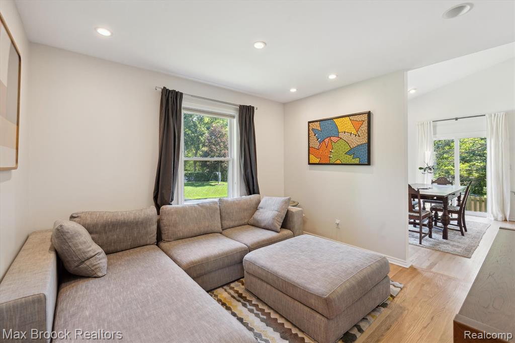 5745 Eastman Boulevard, West Bloomfield, MI 48323 — Photo 9